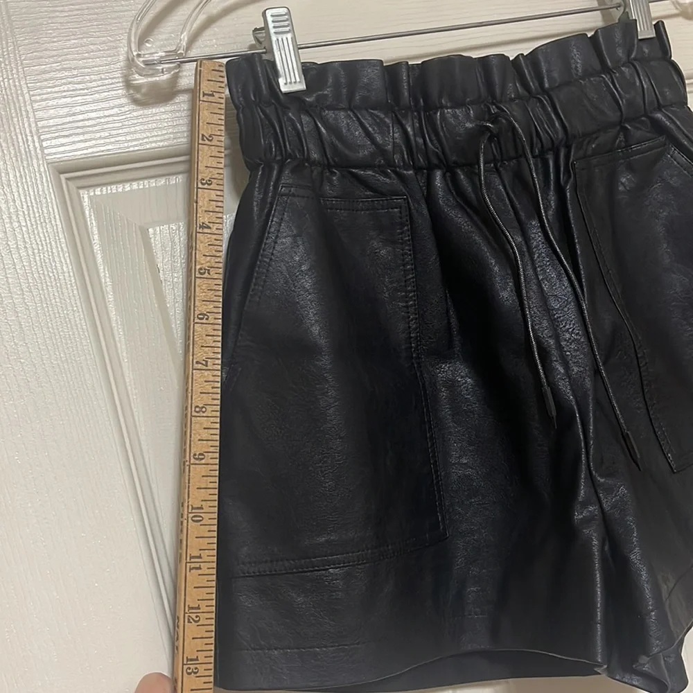 SCHHJZPJ size Medium pleather shorts. Black. Pockets. New!